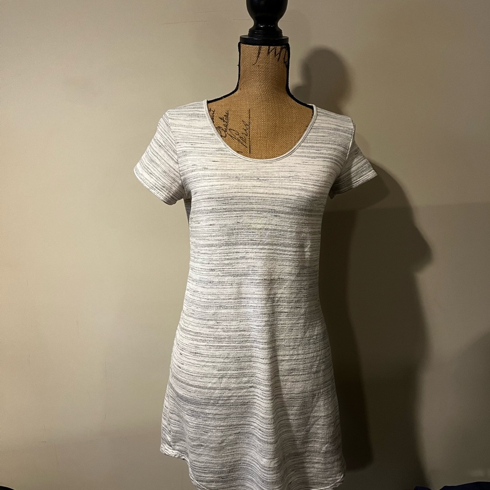 💙 Grey and white t-shirt dress